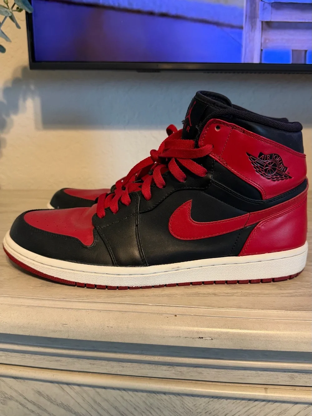 Excellent condition Mens Jordan Black/Red Jordan 1 High Top Shoes